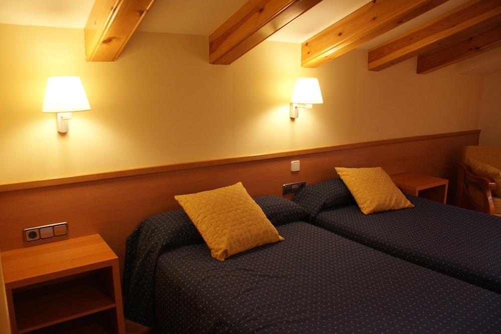 Hotel Estel แบร์กา ภายนอก รูปภาพ