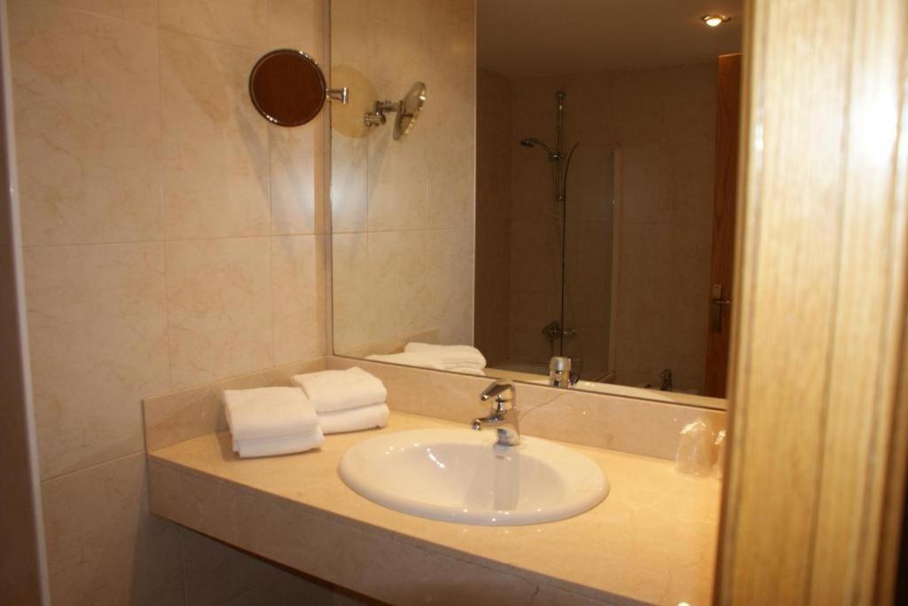 Hotel Estel แบร์กา ภายนอก รูปภาพ
