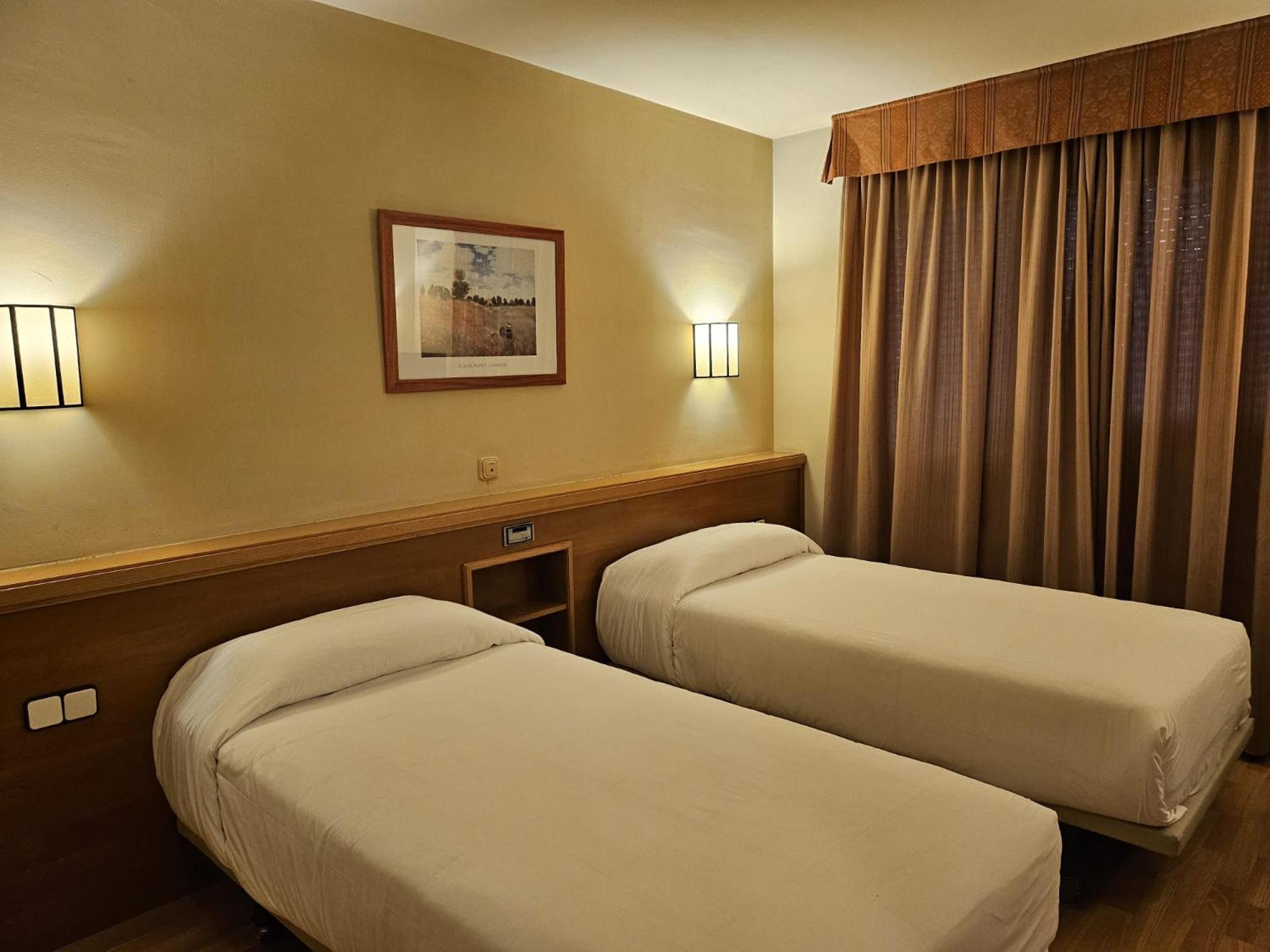 Hotel Estel แบร์กา ภายนอก รูปภาพ