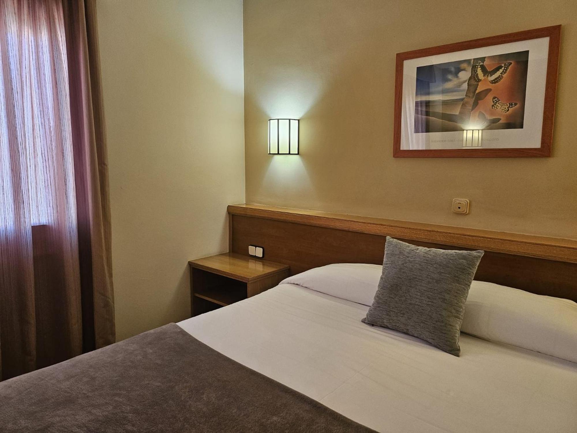 Hotel Estel แบร์กา ภายนอก รูปภาพ