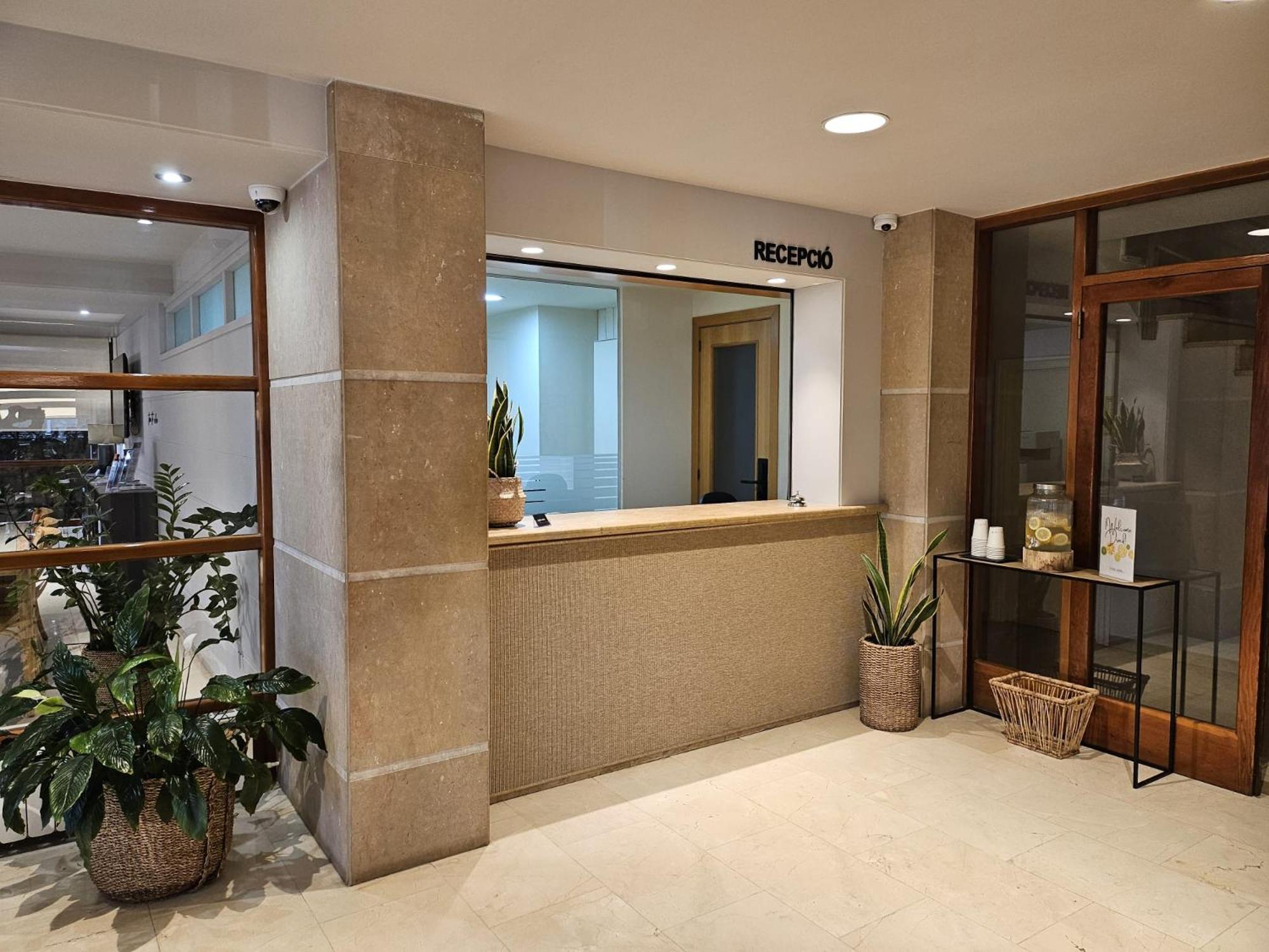 Hotel Estel แบร์กา ภายนอก รูปภาพ