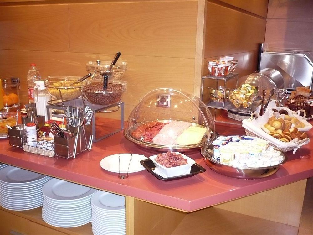 Hotel Estel แบร์กา ภายนอก รูปภาพ