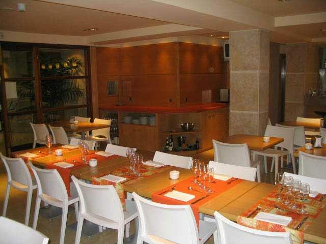 Hotel Estel แบร์กา ภายนอก รูปภาพ